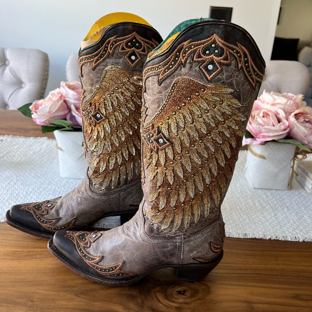 Beautiful women’s Corral Cowgirl boots. Worn once. In excellent condition.